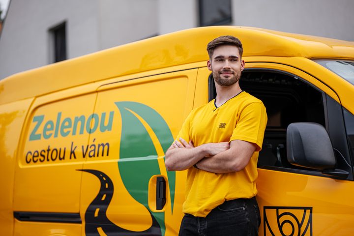 Kuriér sa opiera o elektrické auto Slovenskej pošty